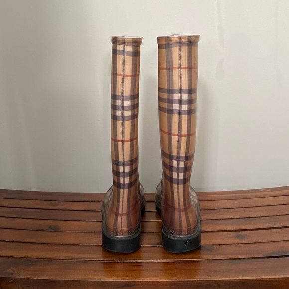 Burberry rain boots - Picture 5 of 8
